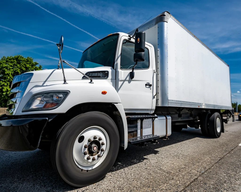 shutterstock-2476551471-cdl-b-1024x819 boxtruck